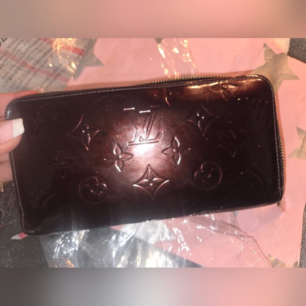 LOUIS VUITTON Vernis Wallet dark Red / Wine color